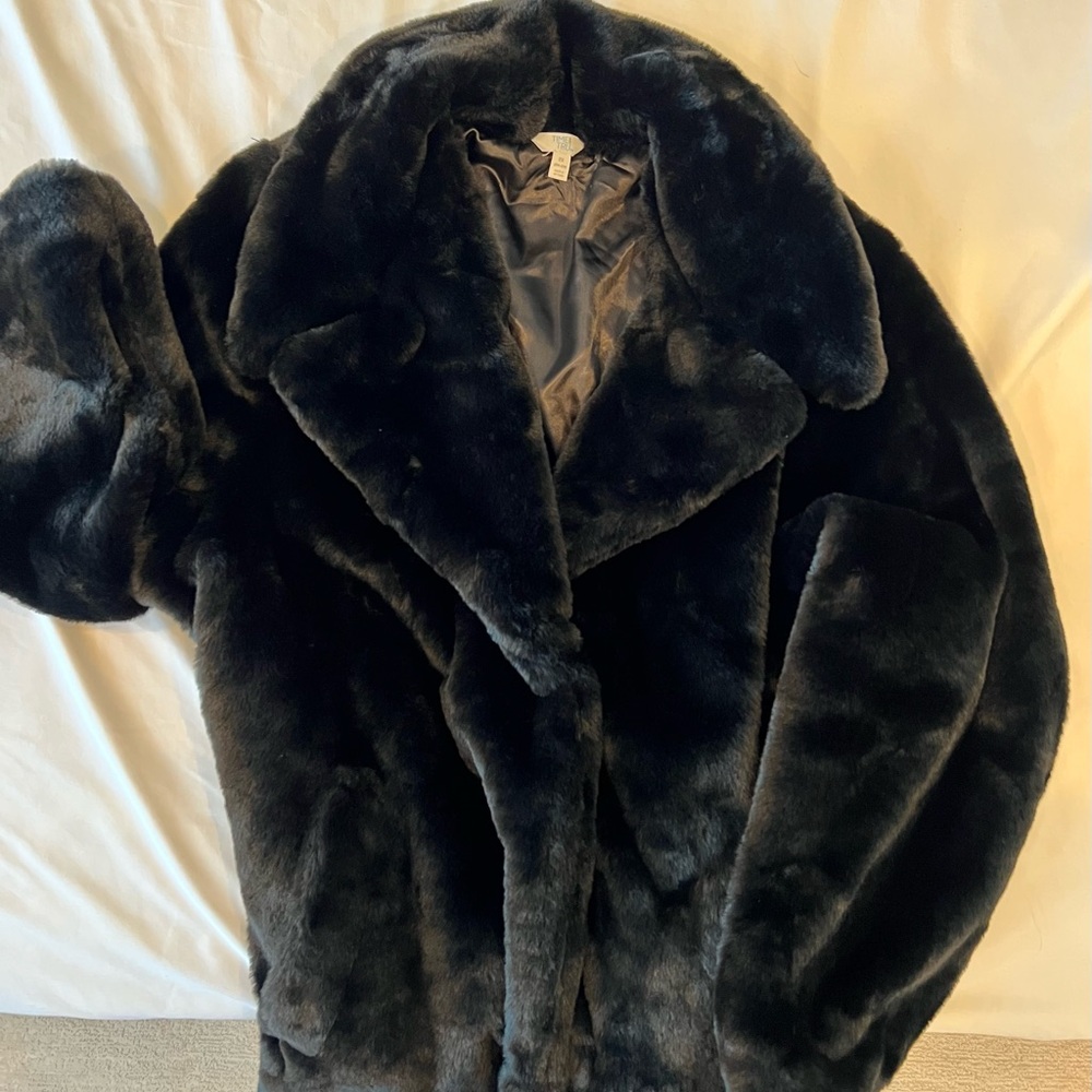 Time and Tru, 2X, Black minx inspired faux fur coat! Lined, side pockets! MUST!